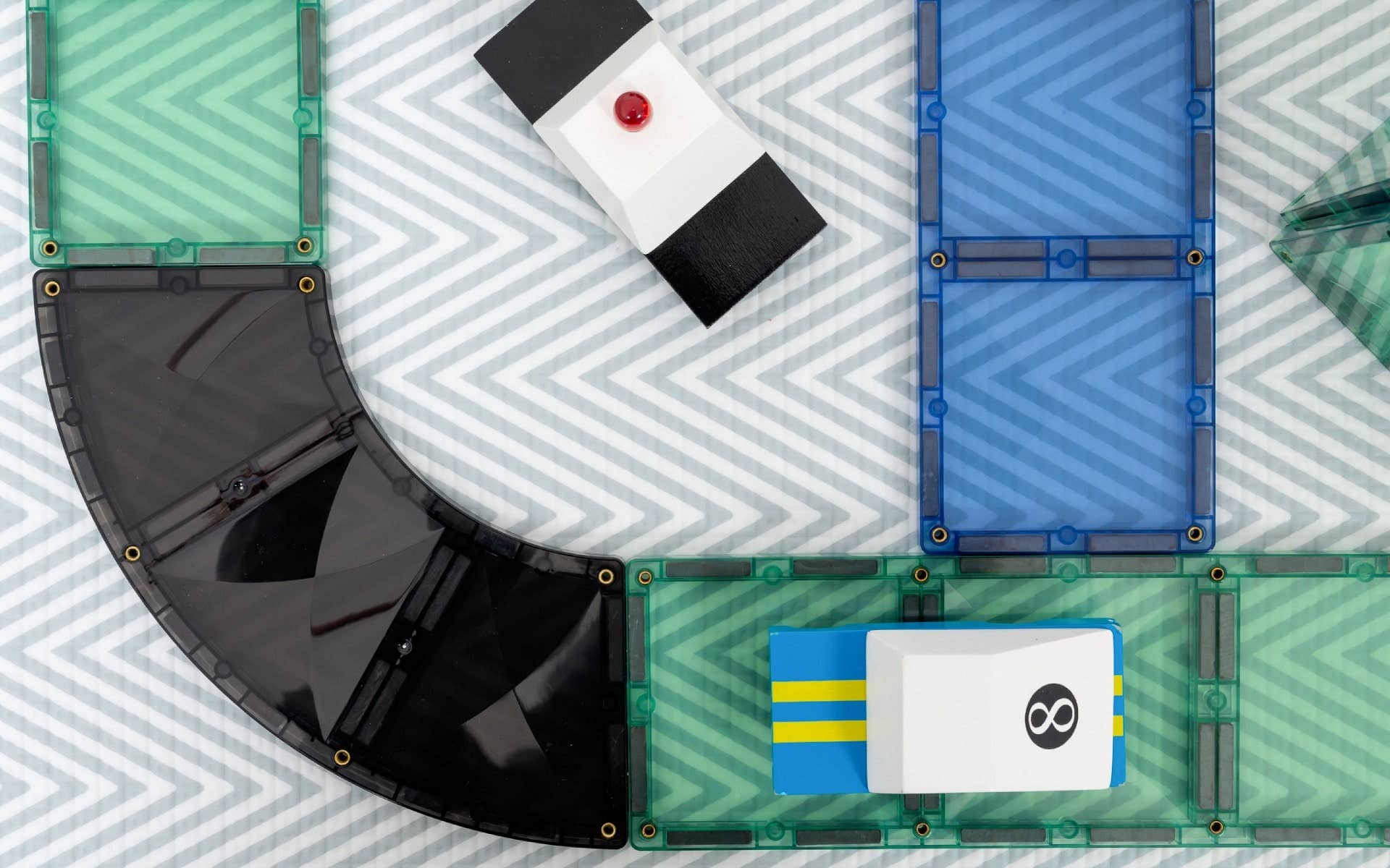 CONNETIX Roads Ramps & Intersections Pack, 16 Pieces